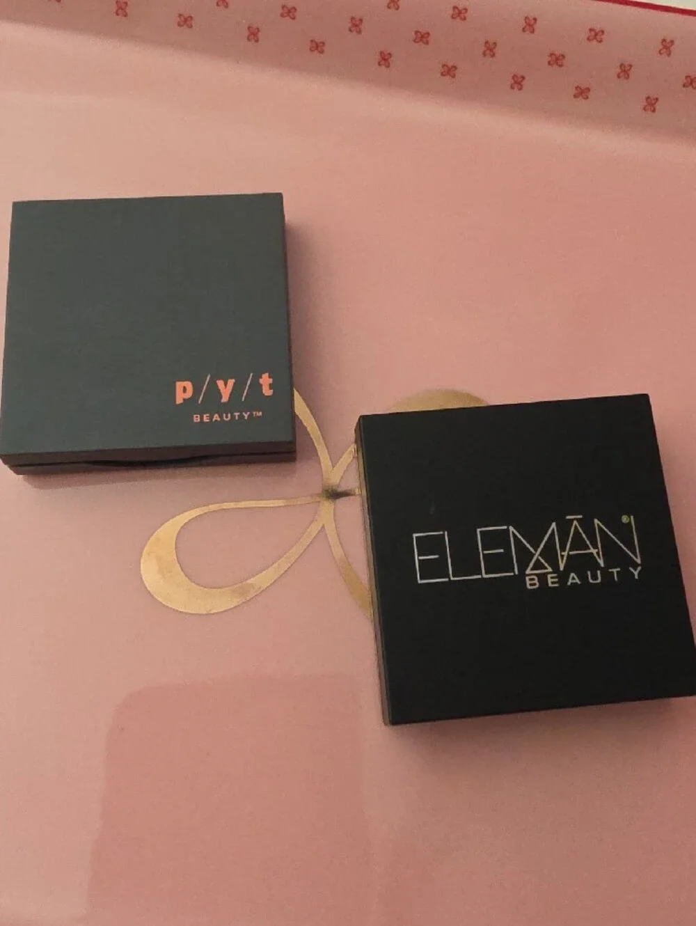 2 Pack: 1 Eyeshadow Palette & 1 Eyeshadow Duo